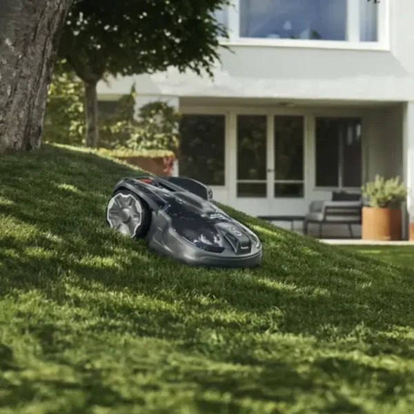 Robot cortacésped Husqvarna AUTOMOWER 320 NERA con tecnología inalámbrica test